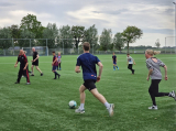 Laatste training S.K.N.W.K. JO11-1JM (partijtje tegen de ouders) van maandag 27 mei 2024 (67/137)